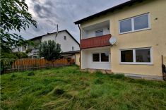 Haus Ansicht mit Garten II