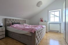 Schlafzimmer möbliert