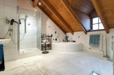 Bad - (KI bearbeitet)