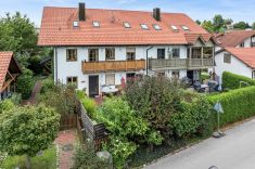 Haus Frontansicht Vogelpersp.